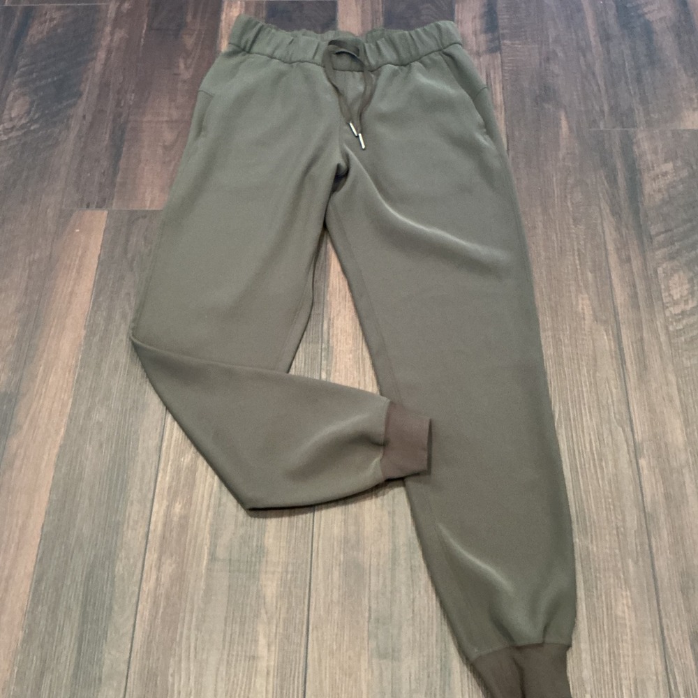 Lululemon On the Fly Jogger Olive Green Luxtreme Drawstring Pants Size 4 Active